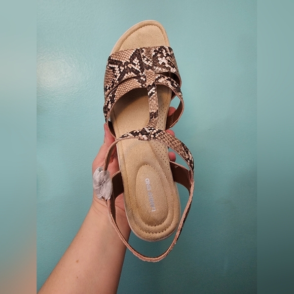 Lands' End Snake Print Strap Back Sandles Size 10 US - Picture 6 of 12